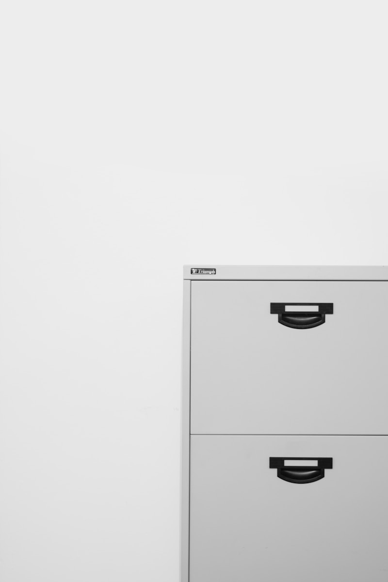 Metalowe szafy biurowe - bezpieczne przechowywanie dokumentów